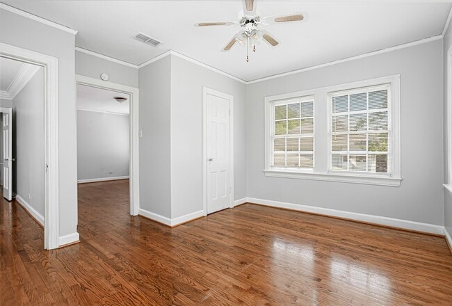 Building Photo - 5442 Longview St