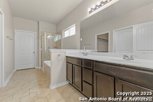 Building Photo - 611 Rose Spoonbill
