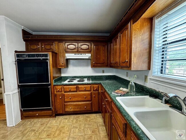 Building Photo - 4/2.5 PG Townhouse Available