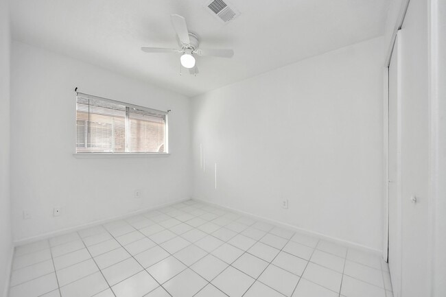 Building Photo - 10011 Berry Limb Dr