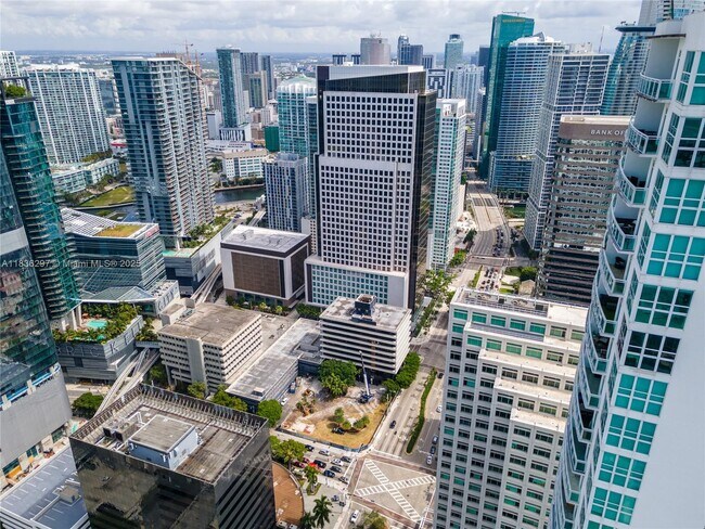 Building Photo - 950 Brickell Bay Dr
