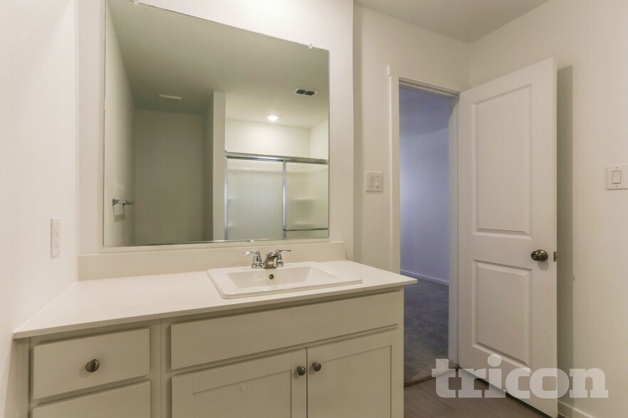 Building Photo - 1340 Amapola Dr