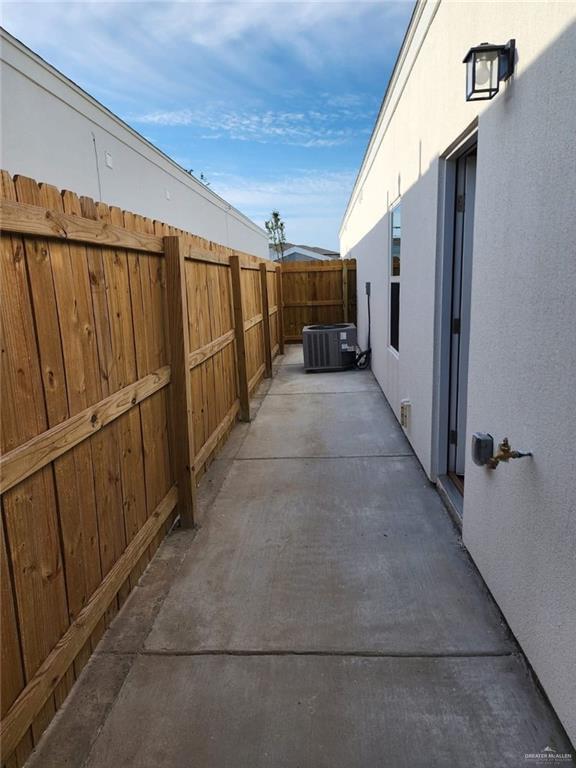 Building Photo - 1421 E Hibiscus Ave