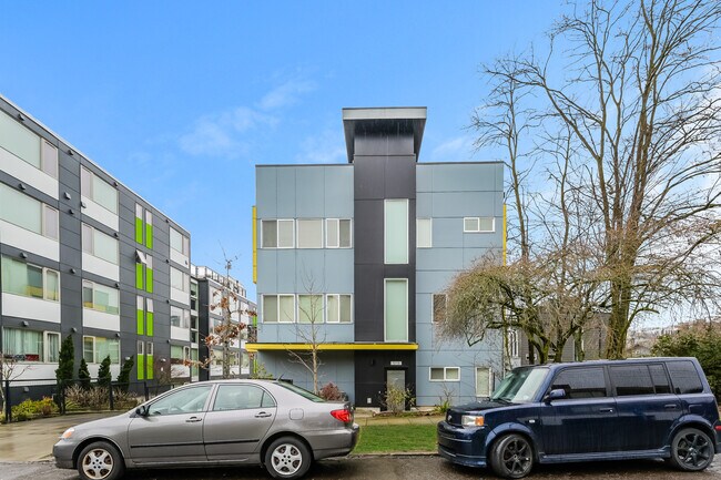 Building Photo - 121A 15th Ave