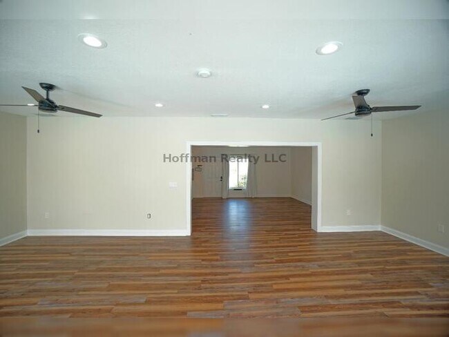 Building Photo - 3-Bedroom Pool Home in St. Pete