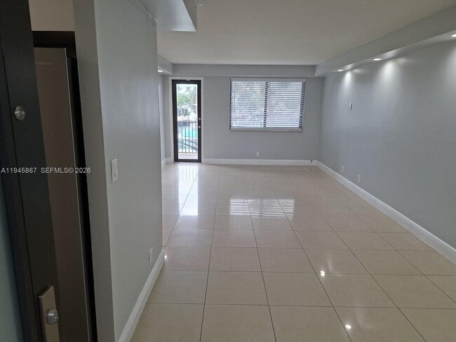 Building Photo - 301 Golden Isles Dr