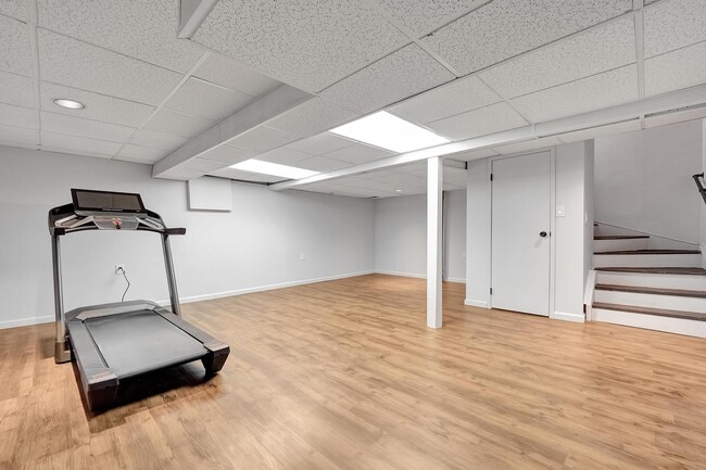 Building Photo - 41705 Broquet Dr