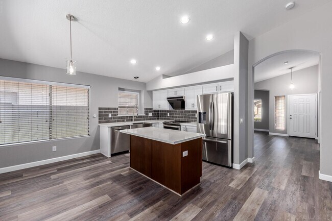 Building Photo - 2313 W Straight Arrow Ln