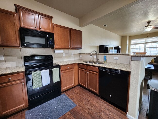 Building Photo - 3 Bed 3 bath house in Spring Creek Traditional Neighborhood!