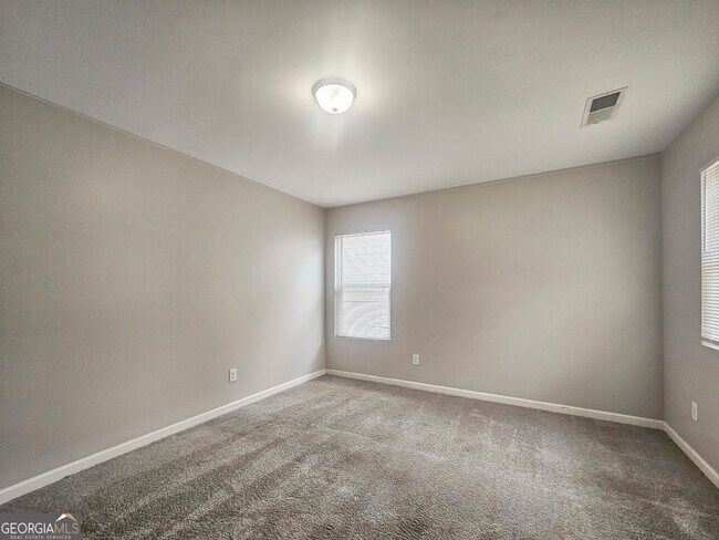 Building Photo - 213 Daisy Cir