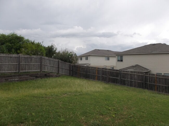 Building Photo - Charming Home Willow Bridge Subdivision