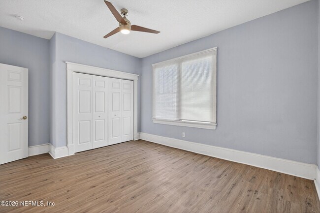 Building Photo - 310 W 10th St