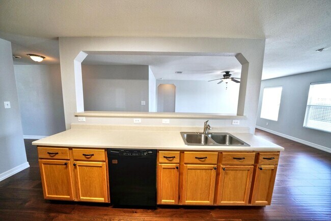 Building Photo - Beautiful home in the desirable Trails of Kensington Ranch, Schertz, TX - Realtor Commission: $500