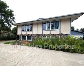 Building Photo - 1173 County B Rd W
