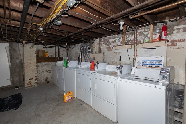 Building Photo - 210 North St