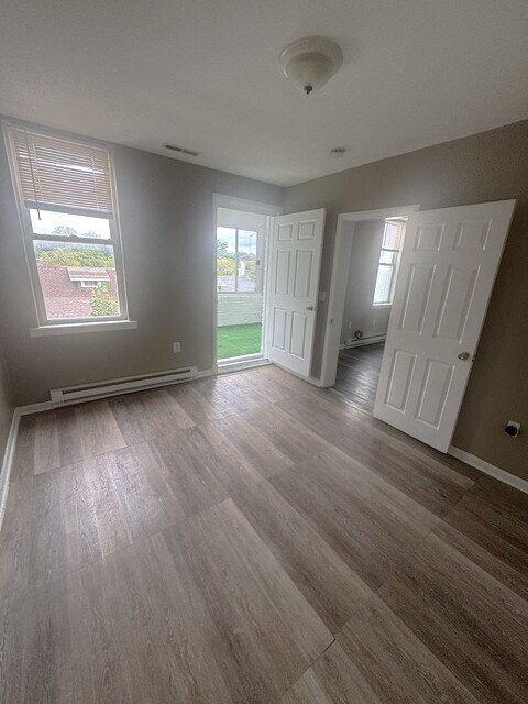 Building Photo - 2917 Poplar Terrace
