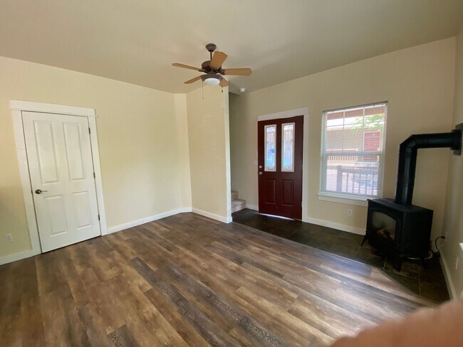 Building Photo - 1743 NE Lotus Dr