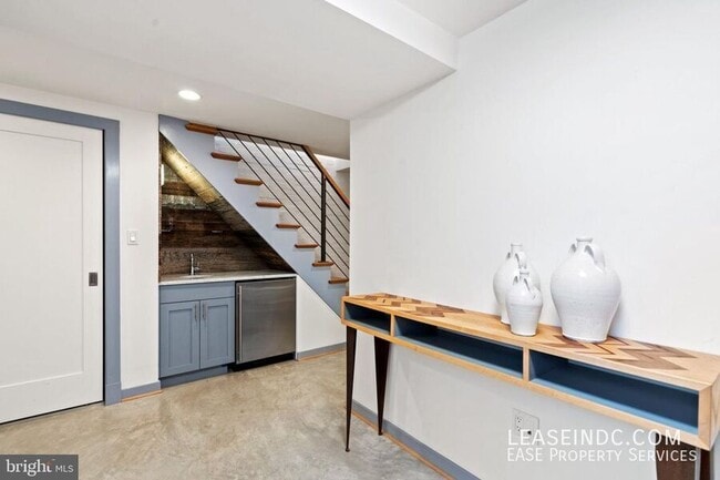 Building Photo - 260 15th St SE