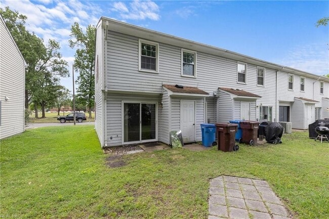 Building Photo - 2008 Fawnwood Common