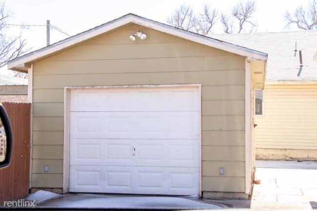 Building Photo - 2 br, 1 bath House - 1120 3rd Ave