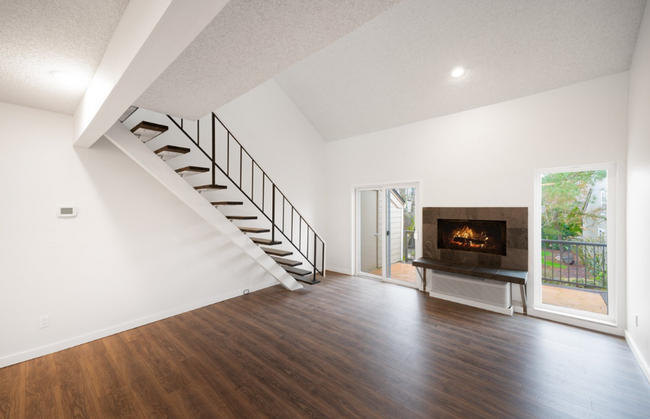 Building Photo - Bright and Spacious Loft-Style Condo with ...