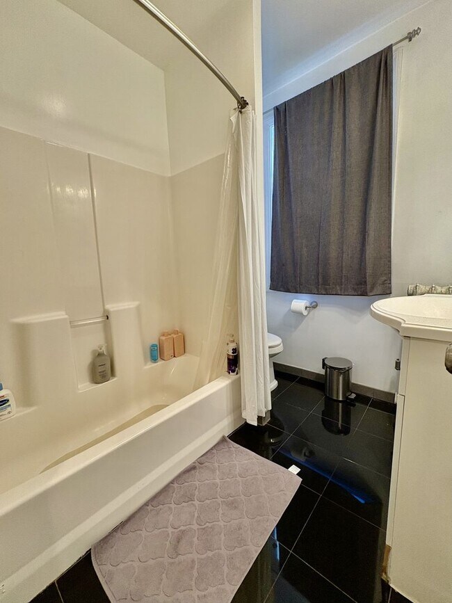 Building Photo - 2bed/1 bath in Allston