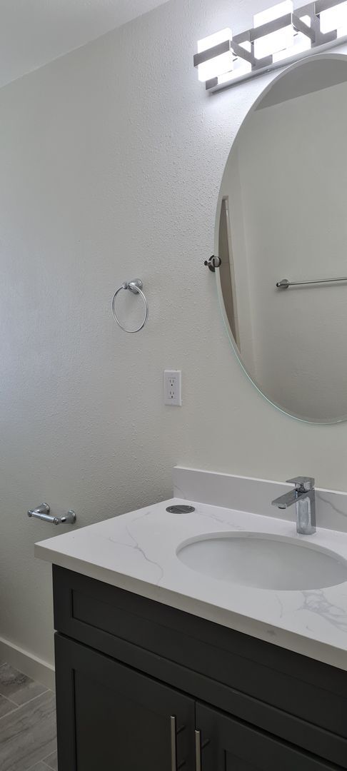 Building Photo - 1 Br in the Heart of Orange