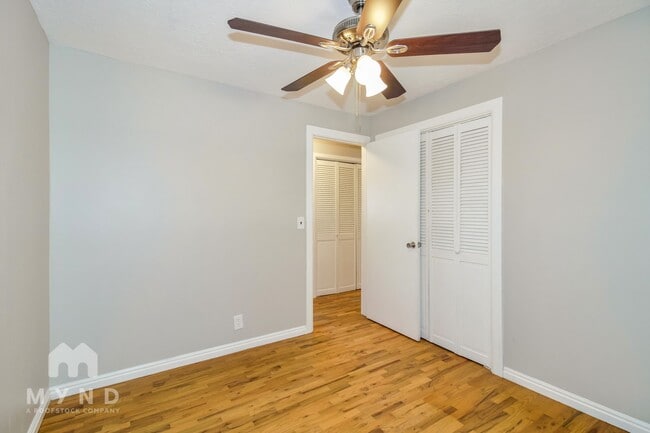 Building Photo - 381 Marquette Dr