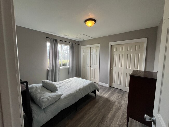 Building Photo - 8957 Knobhill Cir