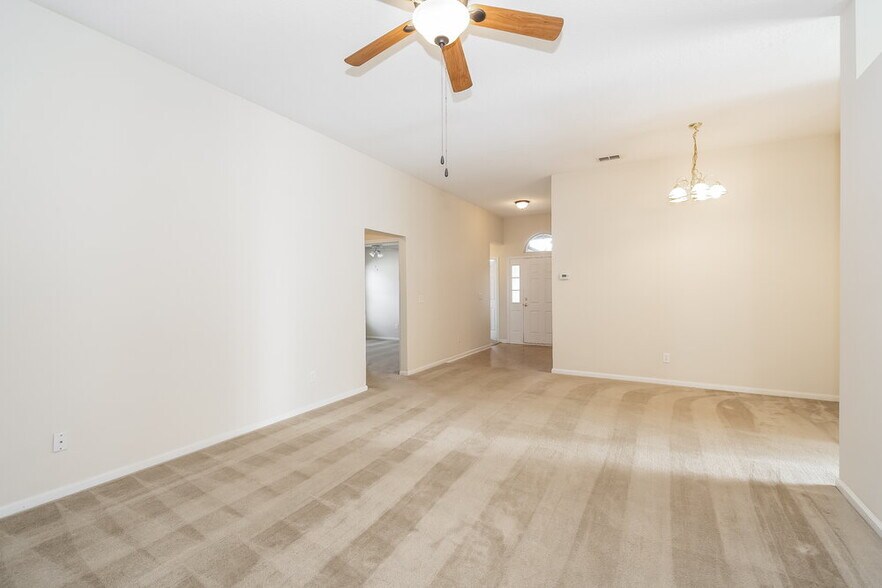 Building Photo - 2452 Willowbend Dr
