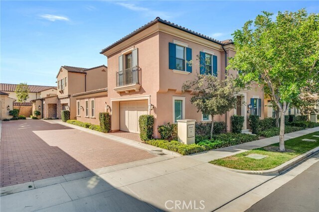 Building Photo - 64 Meander