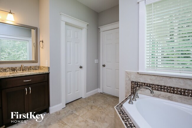 Building Photo - 3641 Cochran Rd