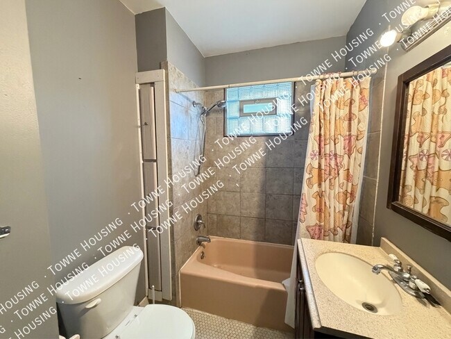 Building Photo - 418 Colvin Ave