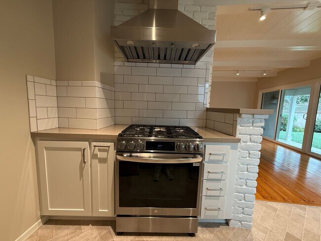 Building Photo - Beautiful Home in a Lovely Neighborhood! Available Spacious 2 Bedroom and Two Bathroom!