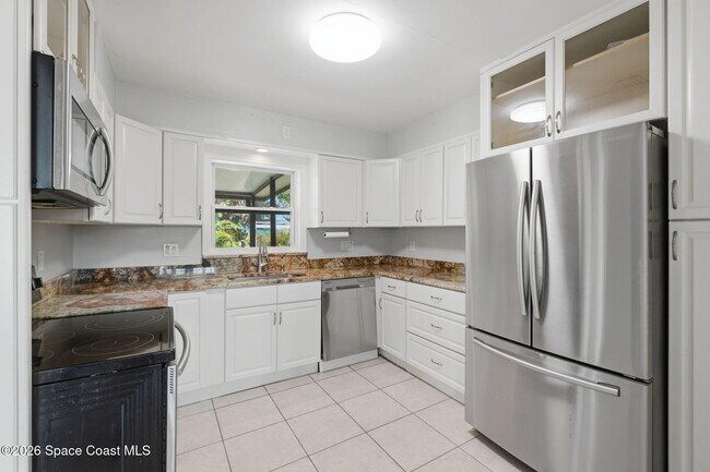 Building Photo - 394 Royal Palm Dr