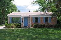 Building Photo - 1052 N Maple Rd