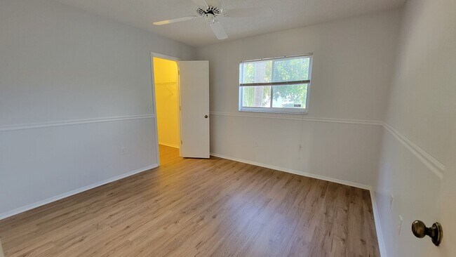 Building Photo - Fantastic 3 Bed/ 2 bath + Den ~ UTC Distri...