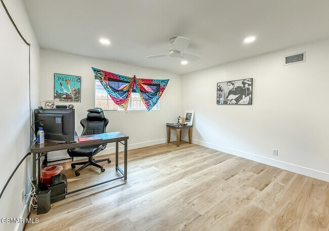 Building Photo - 5040 Dolphin Way