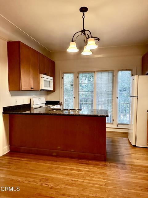 Building Photo - 588 S Mentor Ave