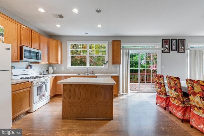 Building Photo - 8265 Glade Bank Dr