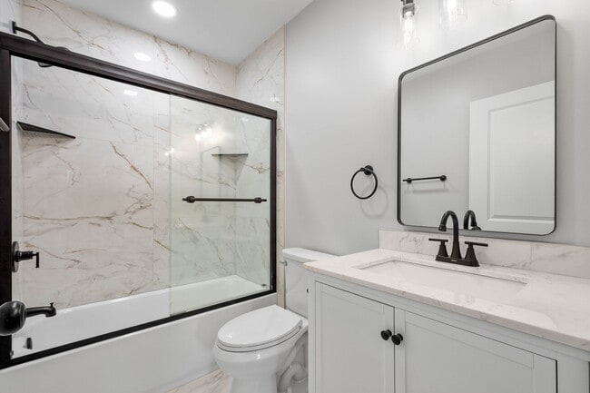 Building Photo - Stunning 2 bedroom home in Ambridge available July 1!