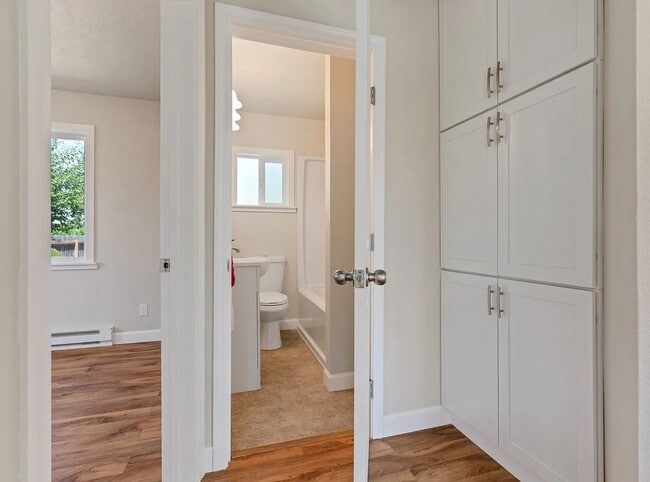 Building Photo - 271 Jennings St