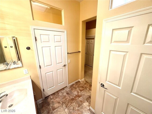 Building Photo - 2008 Bellview St