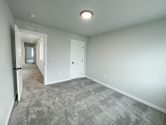 Building Photo - 4403 N Magical Crk Ave