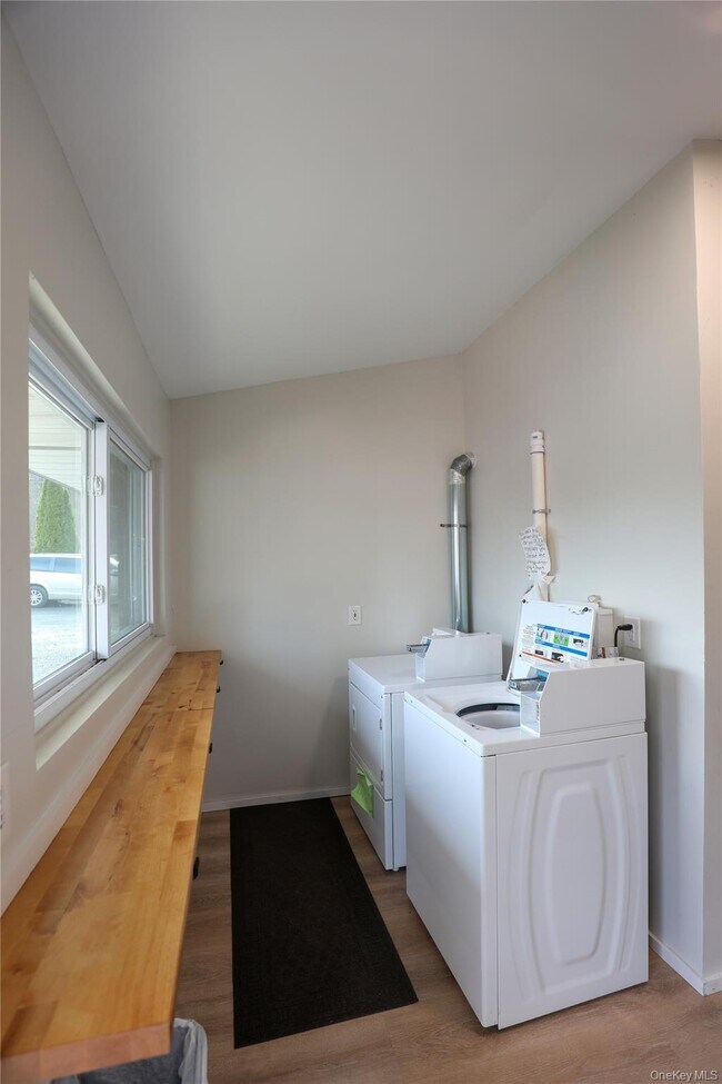 Building Photo - 669 Broadway