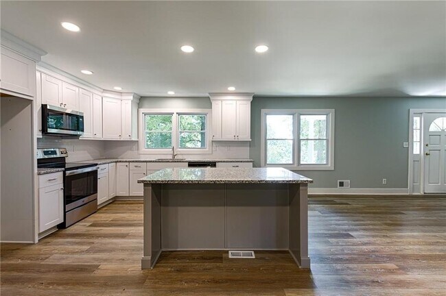 Building Photo - 3979 Potomac Dr NW