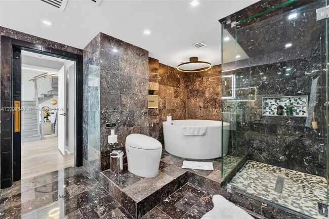 Building Photo - 90 SW 3rd St