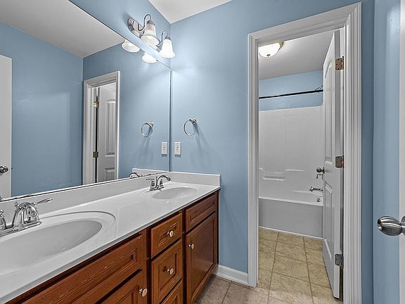 Building Photo - 59 Greenfield Ln