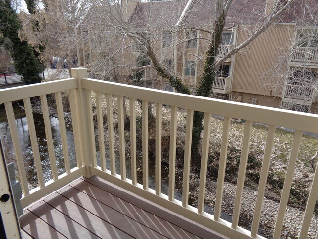 Building Photo - 495 E Creekside Cir