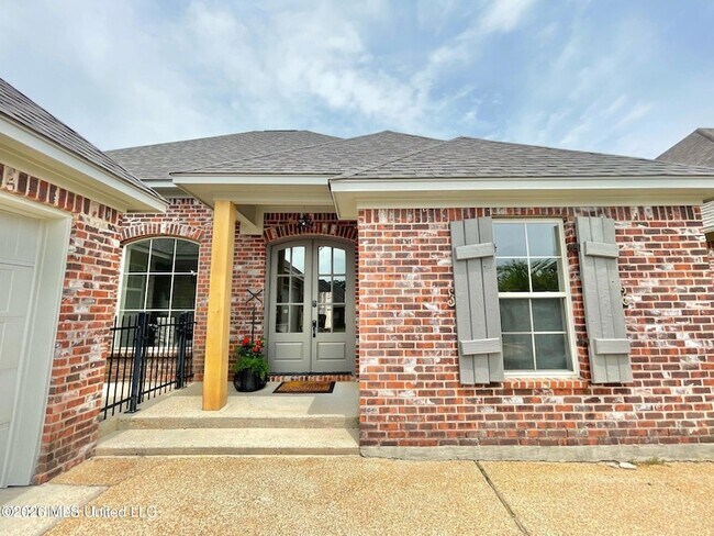 Building Photo - 718 Chambord Dr